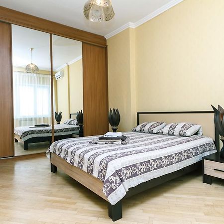 Apartment On Khreshchatyk Kyiv Exterior photo