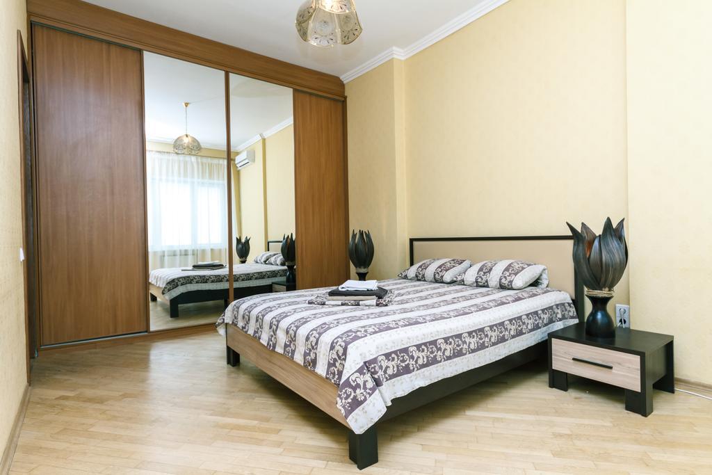 Apartment On Khreshchatyk Kyiv Exterior photo